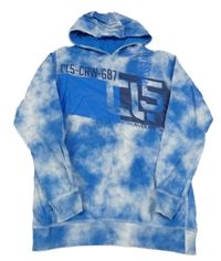 Modro-bílá batikovaná mikina s potiskem a kapucí 