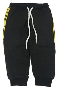 Černé cuff tepláky s pruhy 