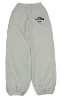 Bílé tepláky s nápisem Shein