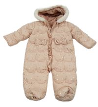 Světlerůžová šusťáková zimní kombinéza s hvězdami a mašlemi a kapucí Matalan