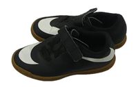 Černé koženkové sálovky s logem Nike vel. 28,5