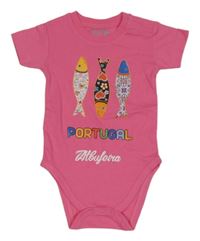 Růžové body s rybičkami a nápisy 