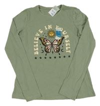 Nové - Khaki triko s motýlem a nápisem Primark