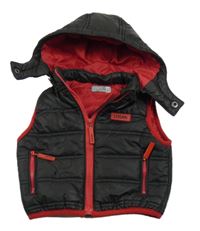 Černá šusťáková zateplená vesta s nášivkou a kapucí Losan