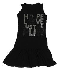 Černé šaty s nápisy z flitrů 