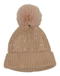 Světlerůžová čepice s kamínky a bambulí 