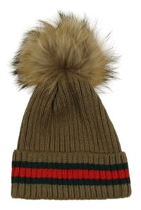 Hnědá žebrovaná pletená čepice s pruhy a bambulí