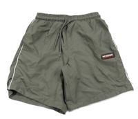 Tmavošedé šusťákové kraťasy s nášivkou McKenzie