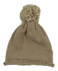 Béžová čepice s bambulí  