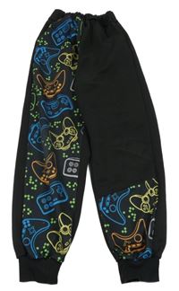 Černo-barevné tepláky s ovladači 