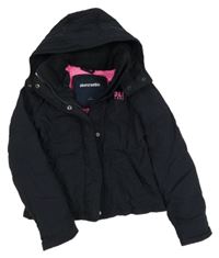 Tmavomodrá šusťáková zateplená crop bunda s kapucí Abercrombie&Fitch