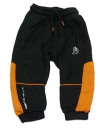 Černo-oranžové tepláky s potiskem George