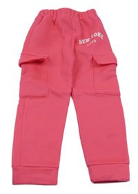 Růžové tepláky s nápisem 