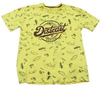 Žluté vzorované tričko s nápisem 