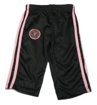 Černo-růžové sportovní tepláky s nášivkou a pruhy 