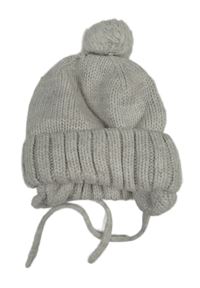 Šedá čepice s tkaničkami a bambulí 
