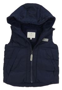 Tmavomodrá prošívaná šusťáková zateplená vesta s nášivkou a kapucí JASPER CONRAN