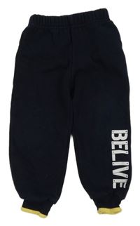 Tmavomodré tepláky s nápisem 