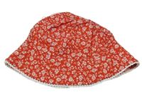 Červeno-bílý květovaný klobouk s mašlí Tu