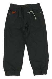 Tmavošedé tepláky s nápisem 