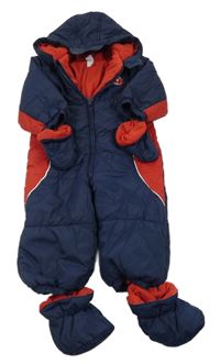 Tmavomodro-červená šusťáková zimní kombinéza s nášivkou a kapucí + rukavice a capáčky C&A