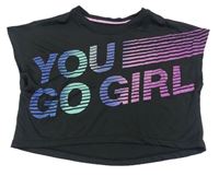 Černý sportovní crop top s nápisem 