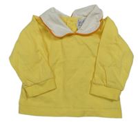 Žluté triko s bílým límečkem 