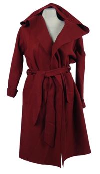 Dámský karmínový flaušový kabát s kapucí a páskem 