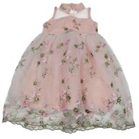 Světlerůžové tylové šaty se stojáčkem, výšivkou a květinami