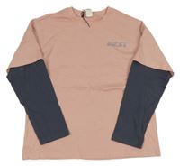 Pudrovo-šedé triko s nápisem