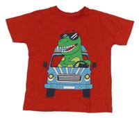 Červené tričko s dinosaurem v autě Primark