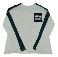 Bílé triko se zeleným pruhem a kapsou 