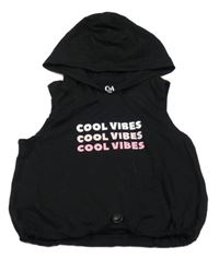 Černý crop top s nápisy a kapucí C&A