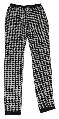 Černo-bílé vzorované tregínové kalhoty 