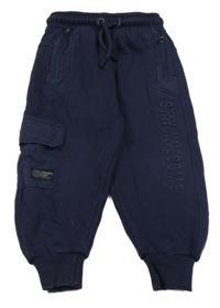 Tmavomodré cargo tepláky s nápisy George