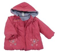 Rubínová šusťáková zimní bunda s kytičkami a kapucí M&Co.