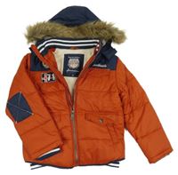 Tmavomodro-cihlová šusťáková zimní bunda s kožešinou a kapucí C&A