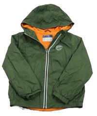 Tmavozelená šusťáková jarní bunda s nápisem a kapucí 