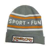 Šedo-oranžovo-bílá čepice s pruhy a nápisy 