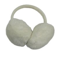 Bílé kožešinové klapky na uši