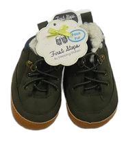 Nové - Khaki koženkové capáčky 