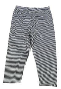 Černo-bílé pruhované legíny 