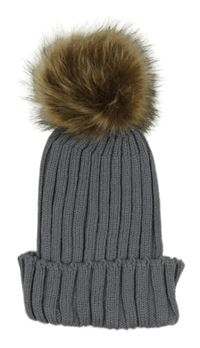 Šedá pletená žebrovaná čepice s bambulí 