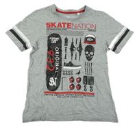 Šedé melírované tričko se skateboardem a nápisy a pruhy C&A