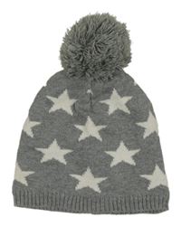 Šedá čepice s hvězdami a bambulí 