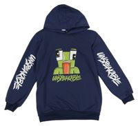 Tmavomodrá mikina s příšerkou a nápisy a kapucí 