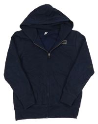 Tmavomodrá propínací mikina s nášivkou a kapucí Yigga