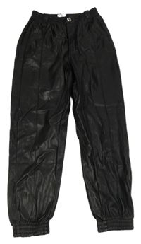 Černé koženkové cuff kalhoty Bershka