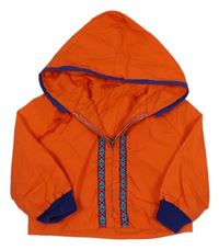 Červená plátěná jarní bunda se vzorem a kapucí