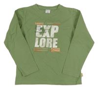 Zelené triko s nápisem 